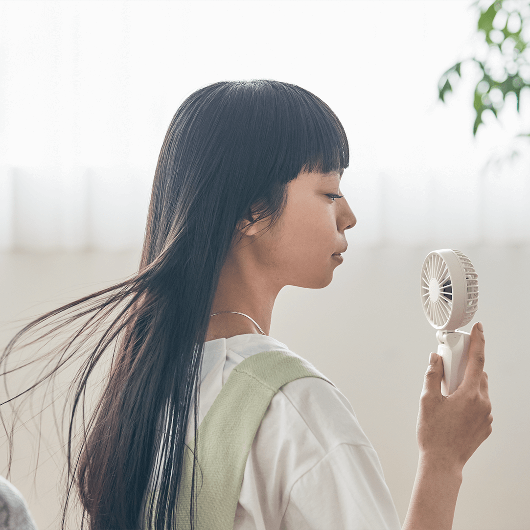 パーソナルなハンディファン（ハンディファン）でくつろぎの時間を。